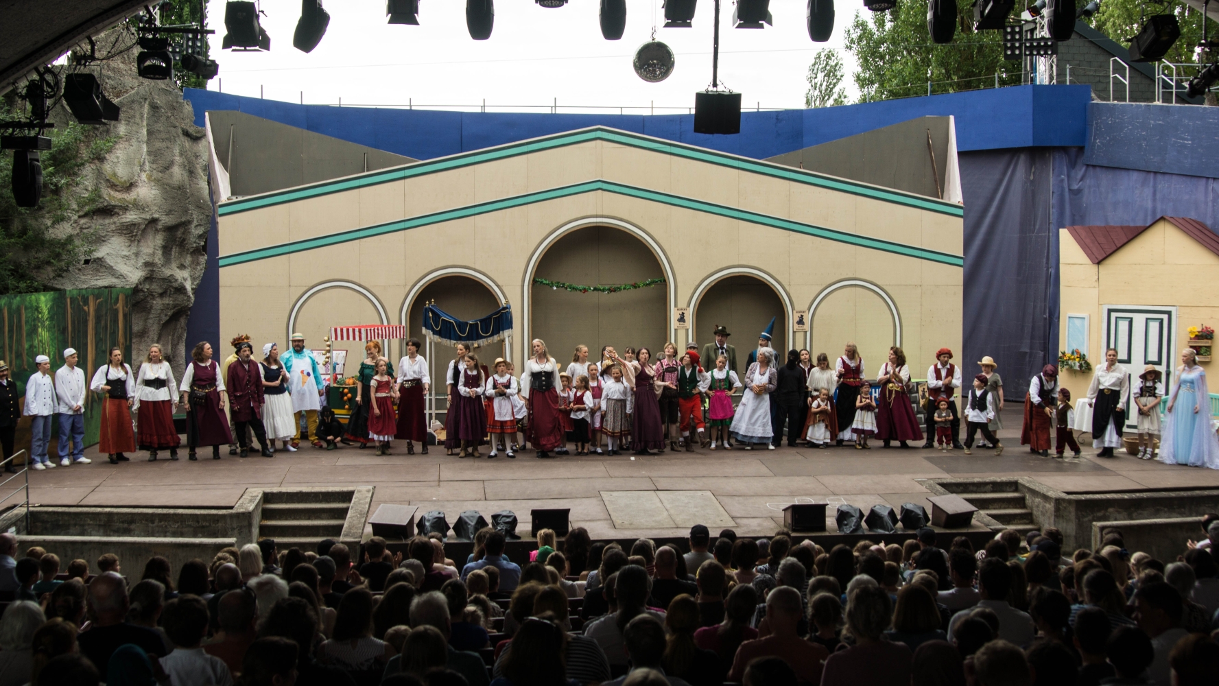 Das Ensemble vom Räuber Hotzenplotz sagt Ade