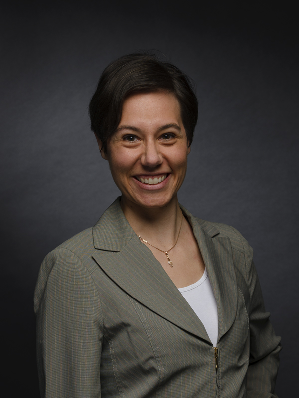 Giacoma Minoia als Hillary De Courcey