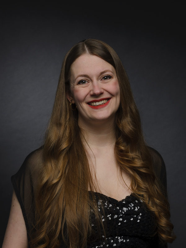 Linda Dambacher als Florence Vassy